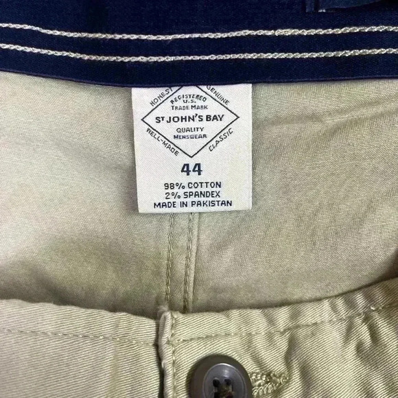 St. John’s Bay Shorts Men’s 44 khaki above knee comfort stretch NWT (0214) - Picture 2 of 10